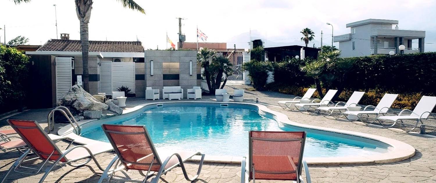 hotel-nelton-servizio-piscina